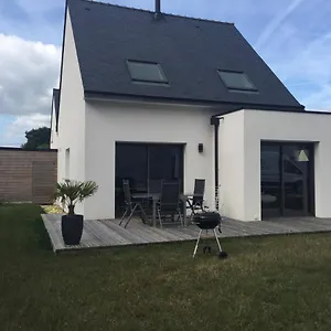 Hébergement de vacances Maison Moderne, Le Hézo
