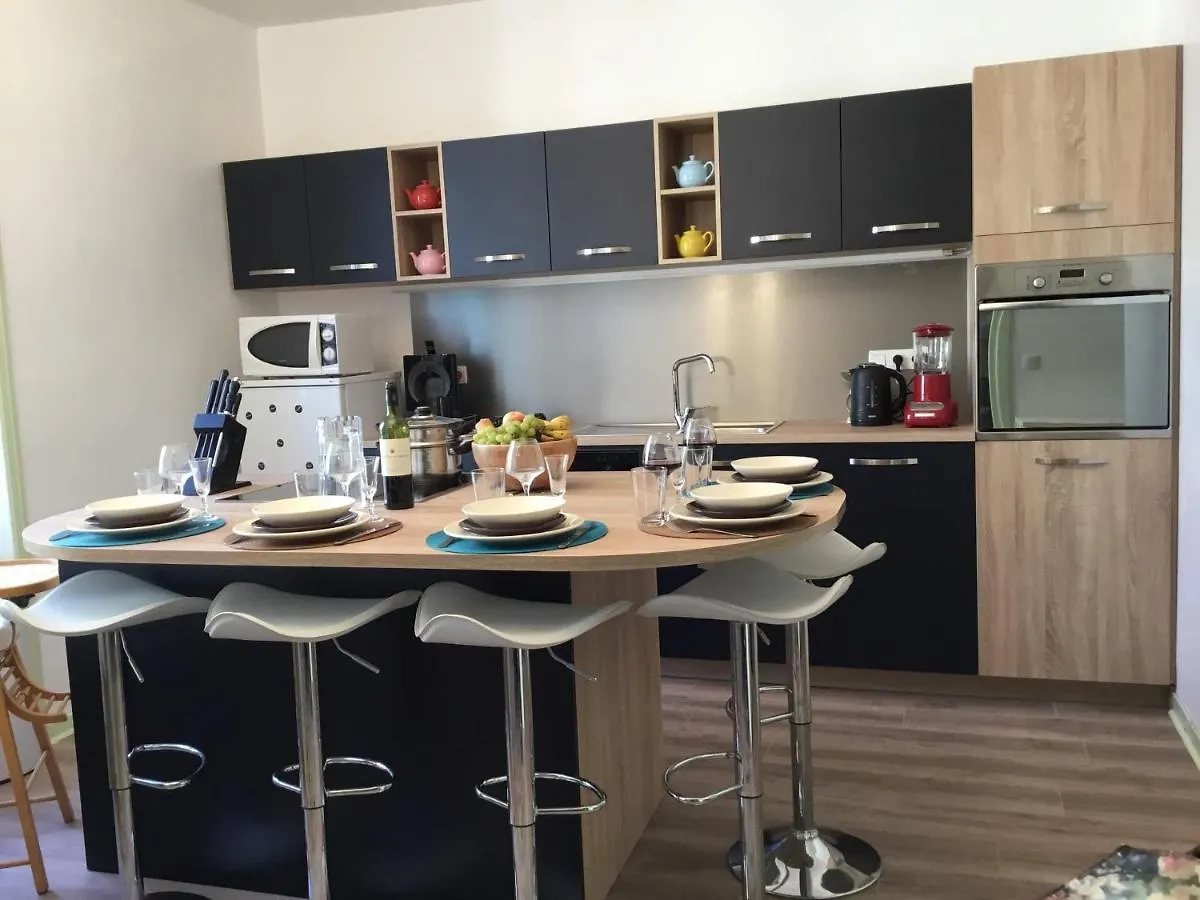 Appartement La tanière du Corsaire -16 Pers à Redon 0*,
