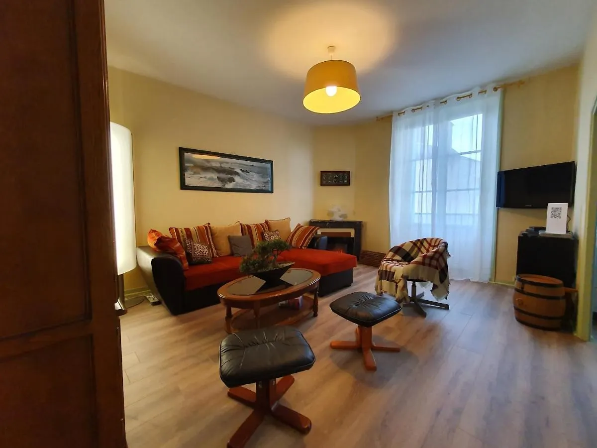 Appartement La tanière du Corsaire -16 Pers à Redon Séjour chez l'habitant